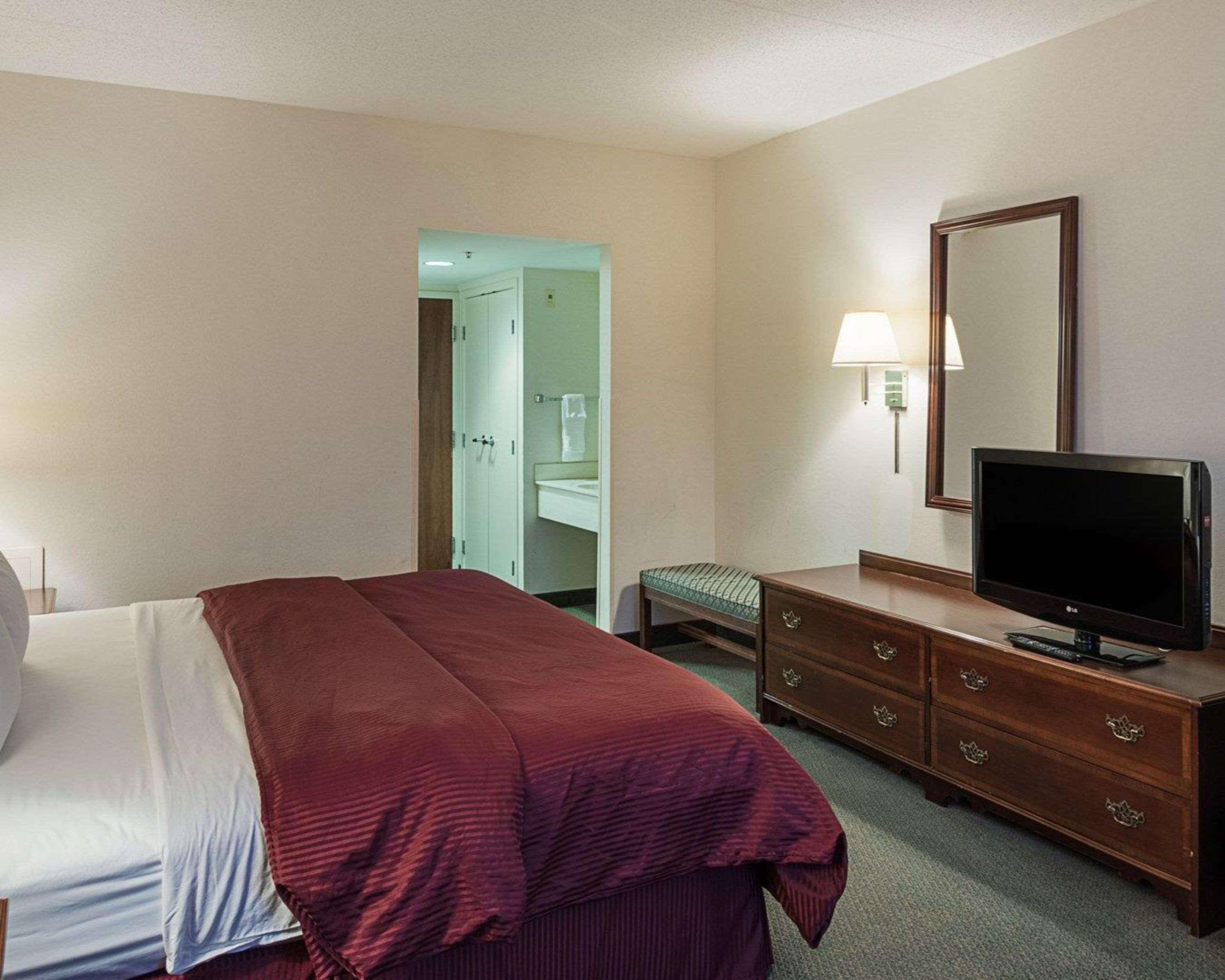 Clarion Hotel & Conference Center Shepherdstown Exterior photo